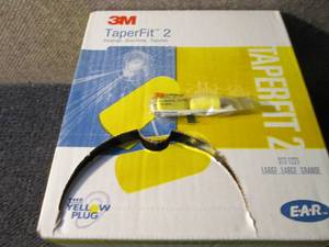 lot 352 image: 3M Disposable Uncorded Ear Plugs, B...