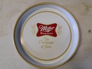 lot 1352 image: 13 Miller High Life - The Champagne of Beers Beverage Tray