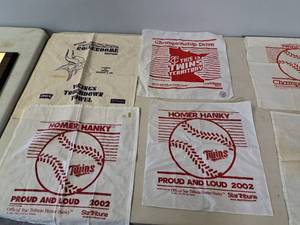 lot 1368 image: Minnesota Vikings and Minnesota Twins Sports Towels