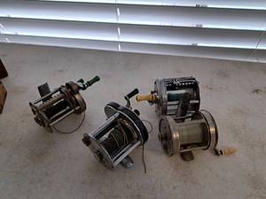 lot 1375 image: Lot of (4) Vintage Spinning Reels