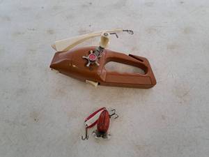 lot 1377 image: Popeil Pocket Fisherman Spin Casting Outfit with (2) Lures