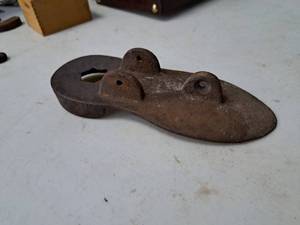 lot 1383 image: Rex 5 Cast Iron Cast