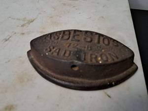 lot 1382 image: Asbestos 72-B Sad Iron Paper Weight