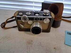 lot 1400 image: Vintage Argus Camera with 50mm f3.5 Lens and Leather Detachable Case