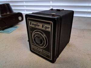 lot 1399 image: Vintage Eagle Eye 120 Camera