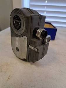 lot 1405 image: Vintage Cinemaster Model F-8 8mm Cine Camera