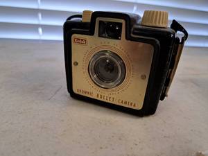 lot 1407 image: Vintage Kodak Brownie Bullet Camera