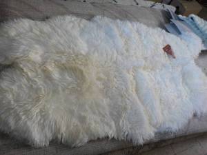 lot 1 image: Real Sheepskin White Area Rug Windw...