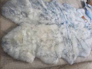 lot 2 image: Real Sheepskin White with BlueGrey...