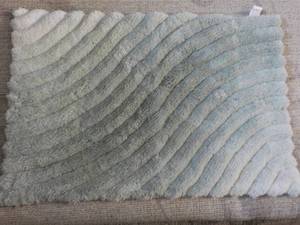 lot 4 image: 24 x 36 Accent Rug...