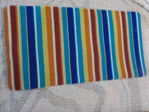 lot 9 image: Cushioned Accent Floor Mats 20 x 39...