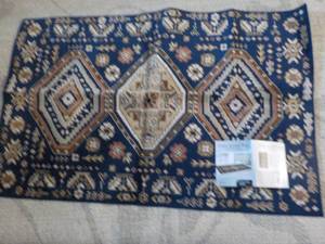 lot 11 image: Eden Accent Rug 29 x 46...