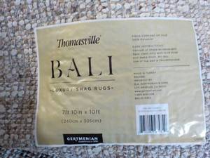lot 17 image: Thomasville Bali Luxury Shag Brown...