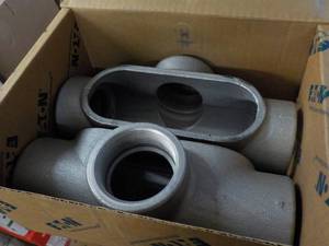 lot 55 image: 2 Crouse Hinds t67 2  Condulets...