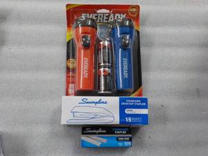 lot 73 image: Ever Ready Set of Flash Light, Batt...