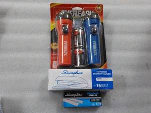 lot 76 image: Ever Ready Set of Flash Light, Batt...