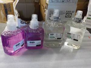 lot 77 image: 4 GOJO Refills...