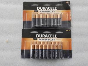 lot 80 image: 32 Duracell Double AA Power Boost B...