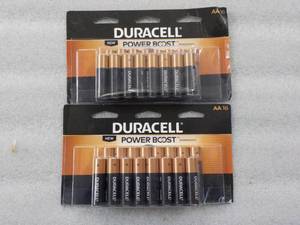 lot 79 image: 32 Duracell Double AA Power Boost B...