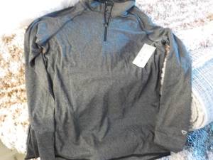 lot 133 image: 5 pcs Colosseum Tops size Large...