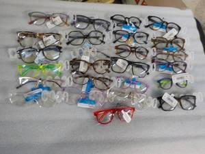lot 178 image: 25 Pair Eyesentail Foster Grant Blu...