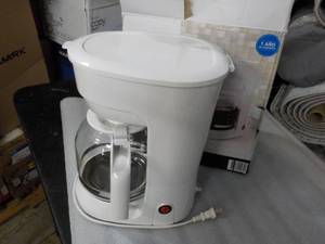 lot 181 image: 12 Cup Coffee Maker Powers On...