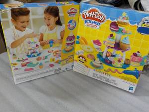 lot 225 image: 2 Play Doh Kitchen Creations...