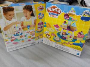 lot 227 image: 2 Play Doh Kitchen Creations...