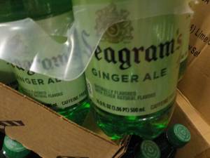 lot 362 image: 24 Pack Seagrams Ginger Ale...