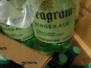 lot 363 image: 24 Pack Seagrams Ginger Ale...