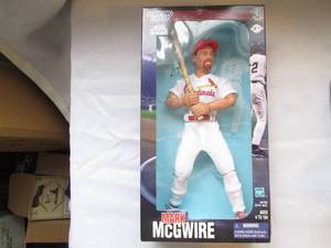 lot 531 image: Mark McGwire 1999 fully posable fig...