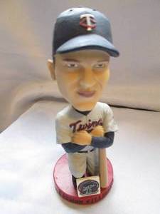 lot 547 image: Harmon Killebrew 7 bobblehead genu...
