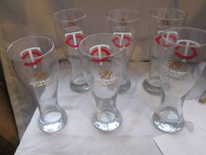 lot 576 image: 6 Buweiser Twins large pilsner glas...