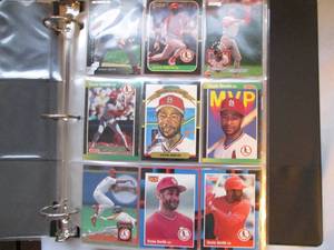 lot 619 image: Ozzie Smith large binder 50% full...