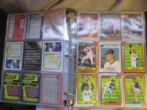 lot 622 image: Nolan Ryan binder 75% full...