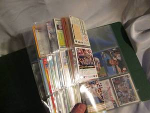 lot 625 image: Don Mattingly large binder 30% full...