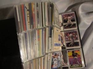 lot 627 image: Mike Piazza binder OVERFULL...