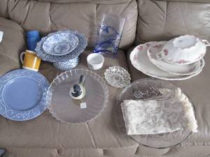 lot 317 image: Lot of glassware and china...
