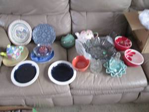 lot 319 image: Decorative plates vases and glasswa...