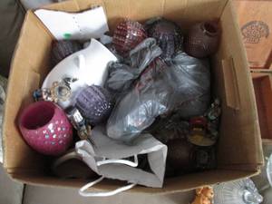 lot 323 image: Lot of decorative glassware...