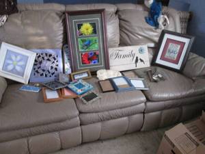 lot 343 image: Large lot of art and home decor...