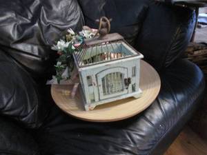 lot 351 image: Wood platter and bird house...