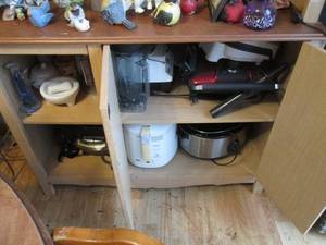 lot 362 image: Cabinet full of small kitchen appli...