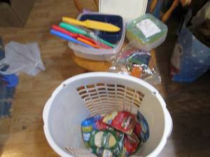 lot 376 image: Basket filled with new Culinary kni...