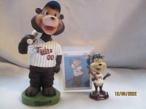 lot 686 image: T.C. Bear hand painted bobble head ...