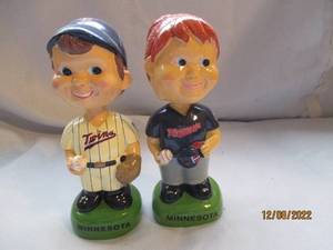 lot 694 image: Classically styled Minnesota twins ...