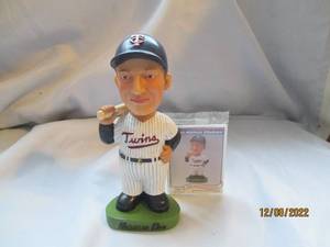 lot 723 image: Harmon Killebrew bobble head with c...
