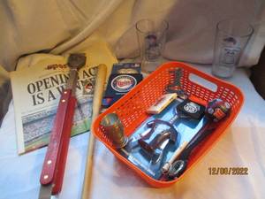 lot 761 image: Twins assorted collectors items and...