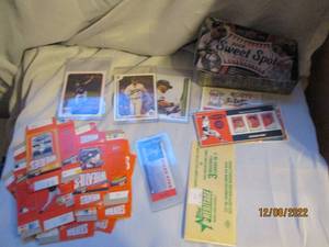 lot 770 image: Tin of autographs featuring Robbie ...