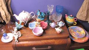 lot 11 image: Collection of around the home nik n...